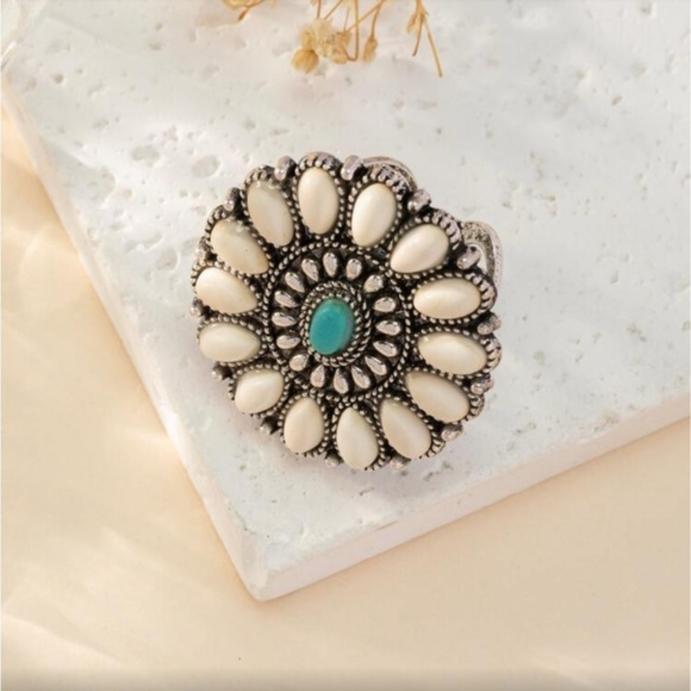 ✨NEW Vintage Style Silver and Turquoise Ring